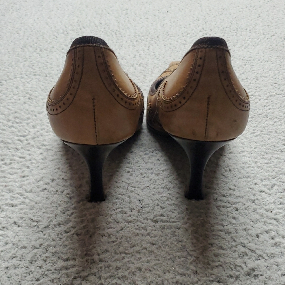Prada  Women's Two-Tone Brown Pointed Toe Leather Pumps Size 6 US - Picture 4 of 9